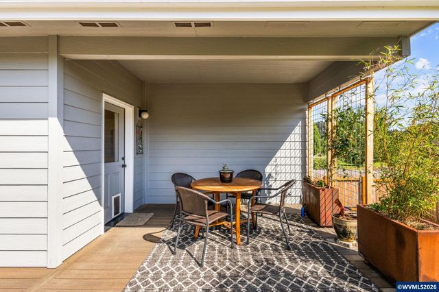 1539 Lakeview Dr, Silverton, OR 97381