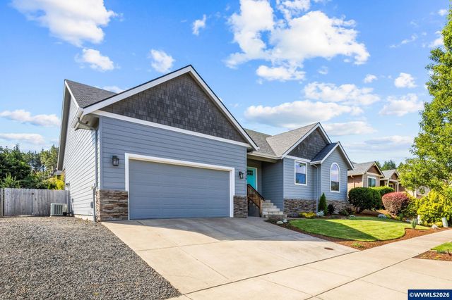 1539 Lakeview Dr, Silverton, OR 97381