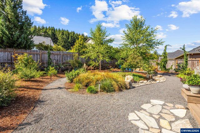 1539 Lakeview Dr, Silverton, OR 97381