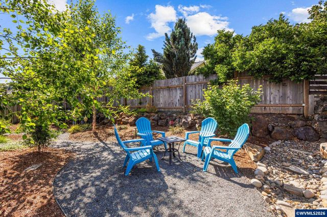 1539 Lakeview Dr, Silverton, OR 97381