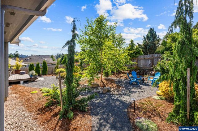 1539 Lakeview Dr, Silverton, OR 97381