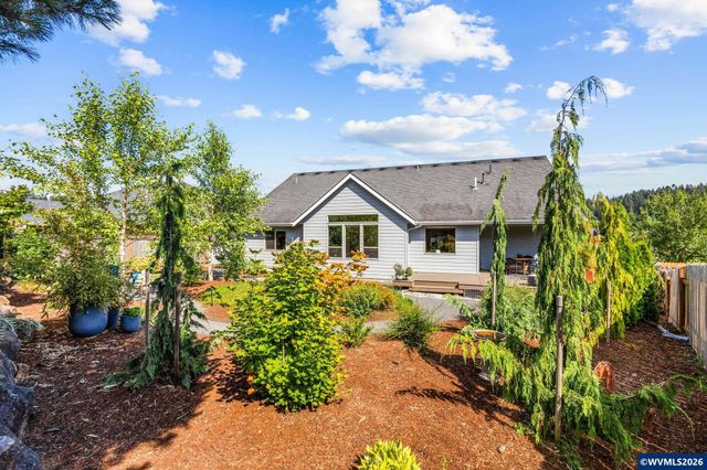 1539 Lakeview Dr, Silverton, OR 97381