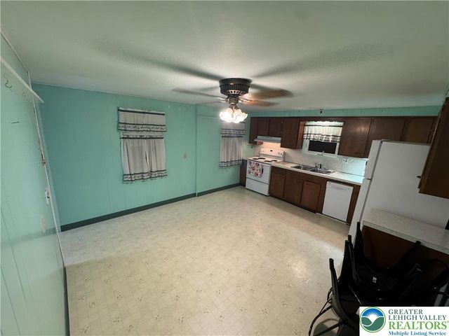 58 George Avenue, Upper Nazareth Twp, PA 18064