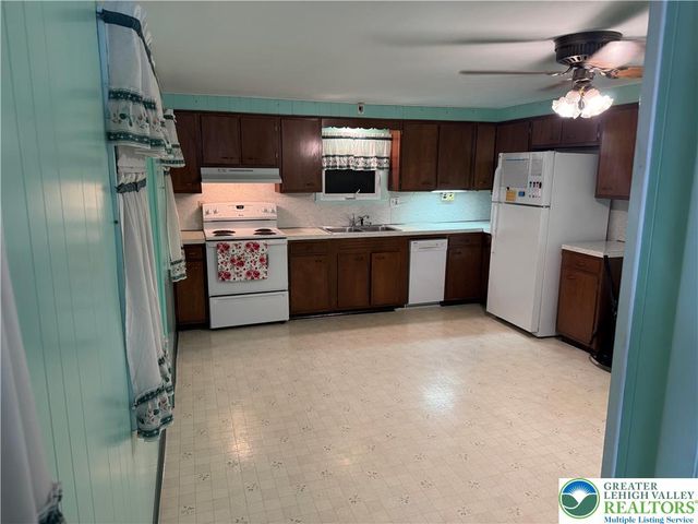 58 George Avenue, Upper Nazareth Twp, PA 18064