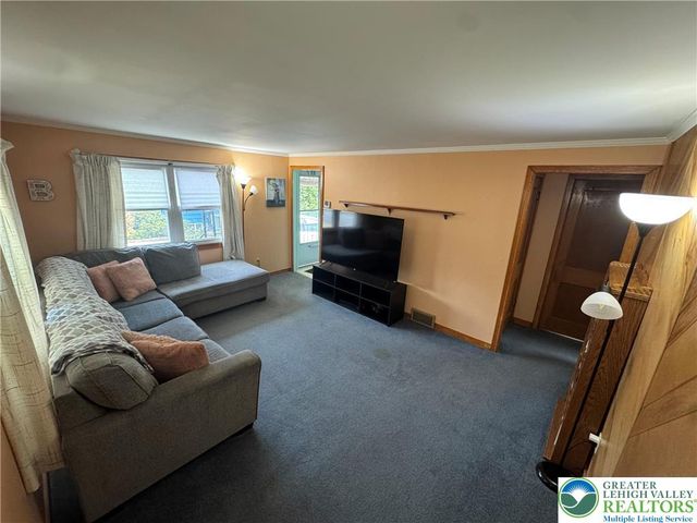 58 George Avenue, Upper Nazareth Twp, PA 18064