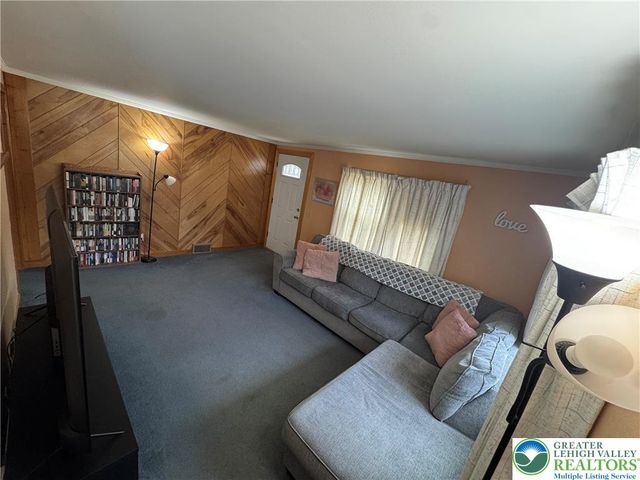 58 George Avenue, Upper Nazareth Twp, PA 18064