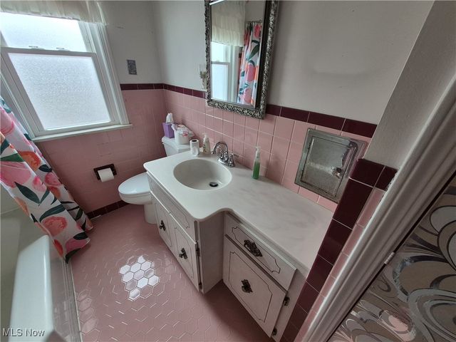 4998 N Barton Road, Lyndhurst, OH 44124