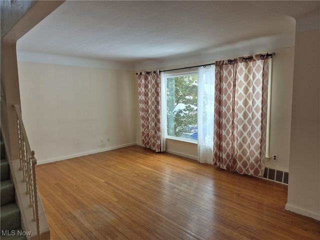 4998 N Barton Road, Lyndhurst, OH 44124