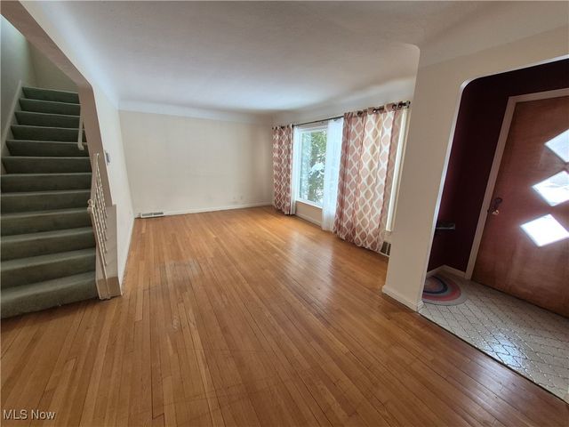 4998 N Barton Road, Lyndhurst, OH 44124