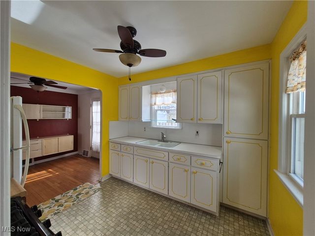 4998 N Barton Road, Lyndhurst, OH 44124