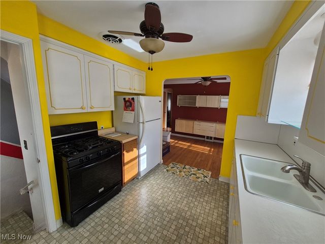 4998 N Barton Road, Lyndhurst, OH 44124