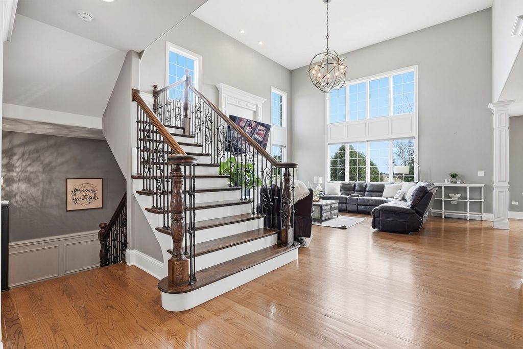 Image 4 of property listing at 8743 Stone Creek Boulevard, Frankfort, IL 60423