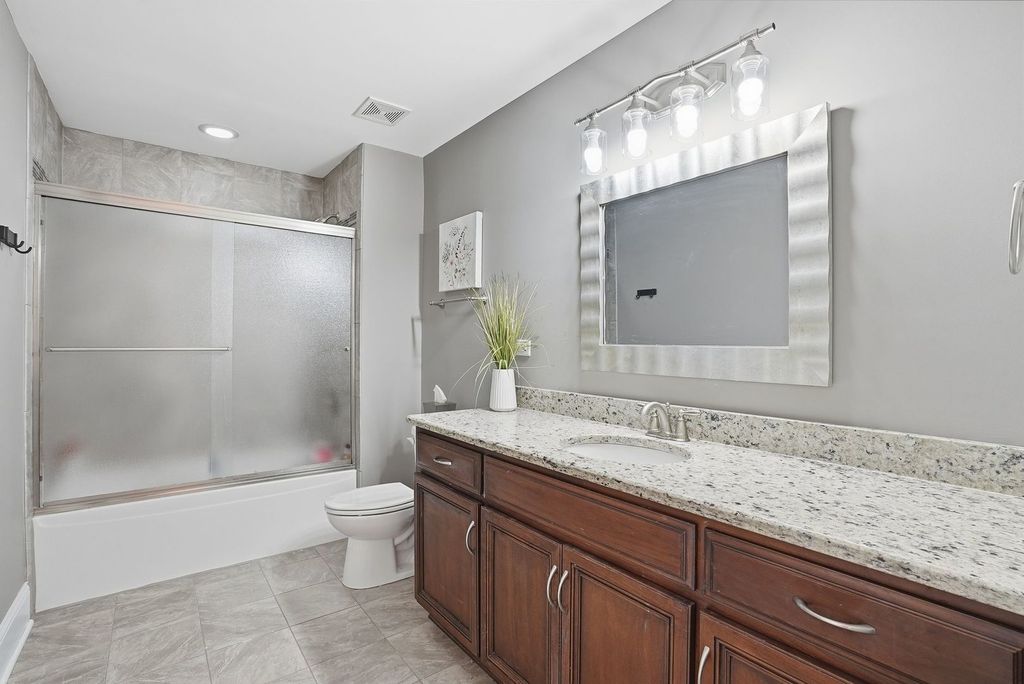 Image 31 of property listing at 8743 Stone Creek Boulevard, Frankfort, IL 60423