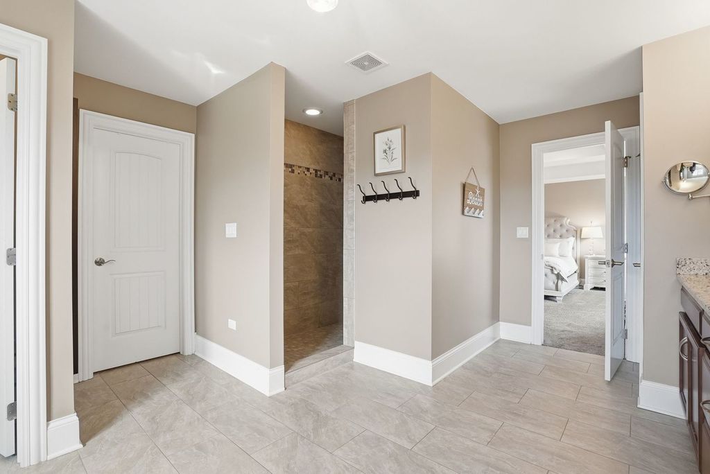 Image 38 of property listing at 8743 Stone Creek Boulevard, Frankfort, IL 60423