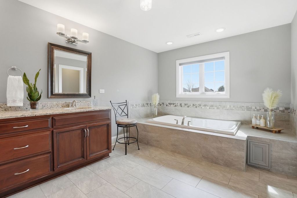 Image 39 of property listing at 8743 Stone Creek Boulevard, Frankfort, IL 60423