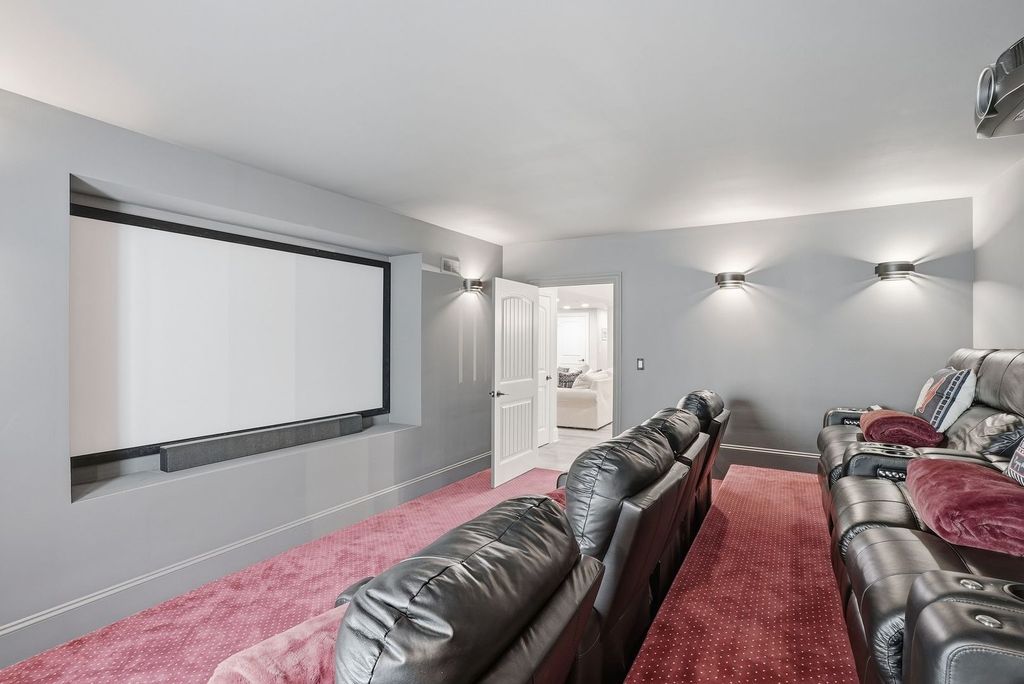Image 54 of property listing at 8743 Stone Creek Boulevard, Frankfort, IL 60423