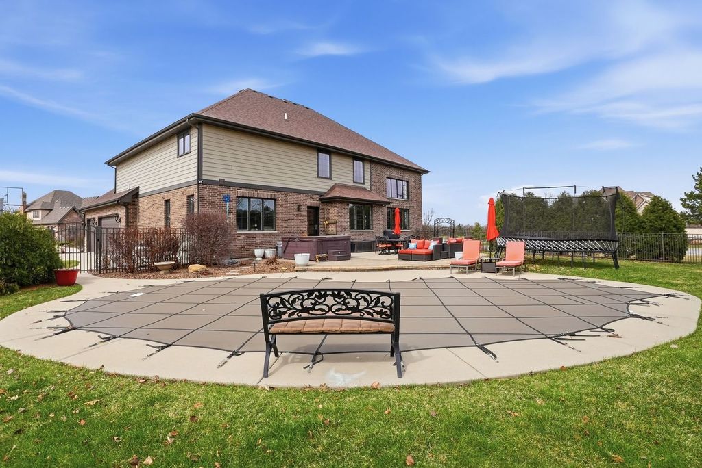 Image 57 of property listing at 8743 Stone Creek Boulevard, Frankfort, IL 60423