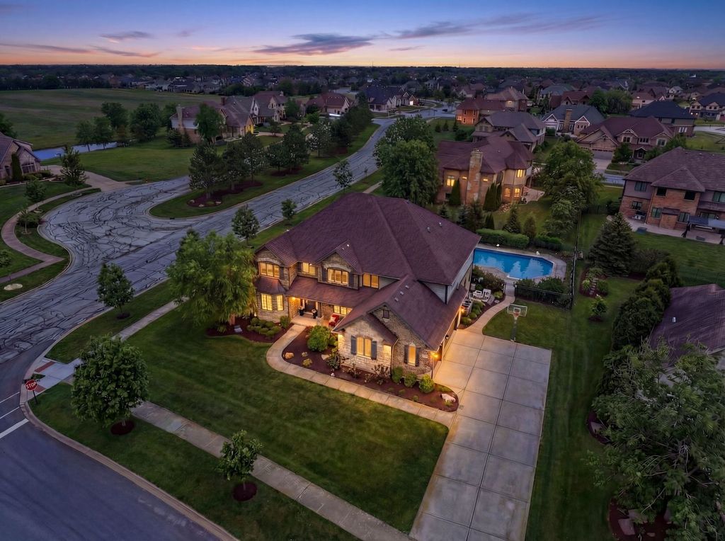 Image 70 of property listing at 8743 Stone Creek Boulevard, Frankfort, IL 60423