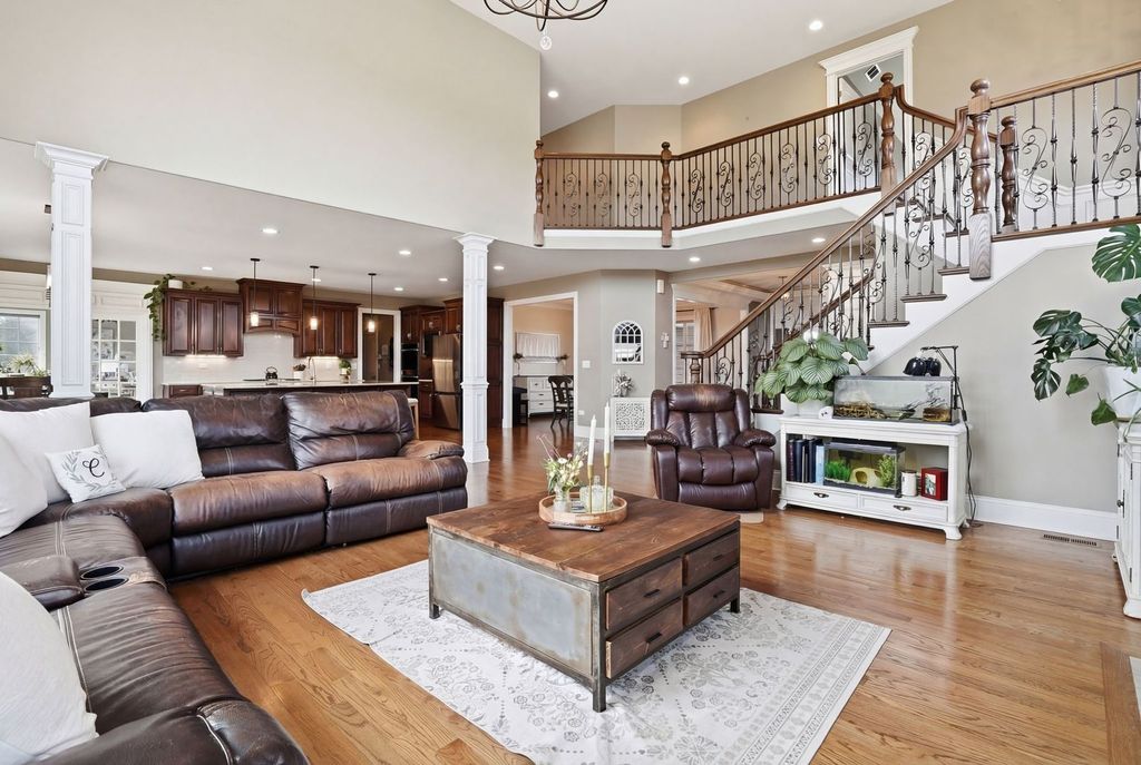 Image 8 of property listing at 8743 Stone Creek Boulevard, Frankfort, IL 60423
