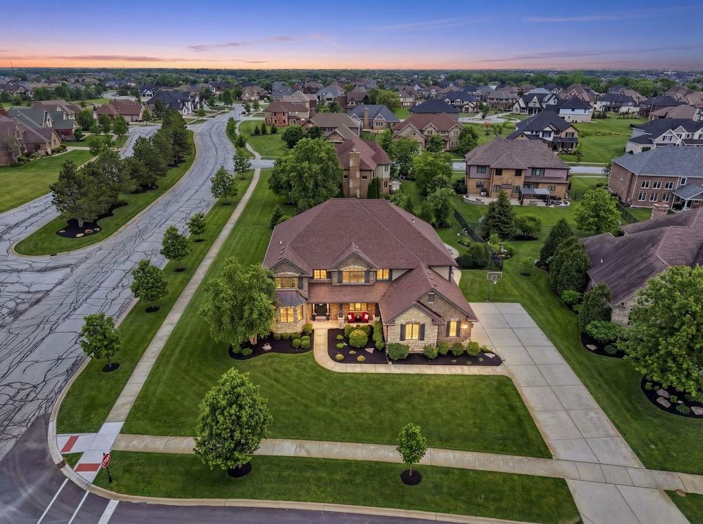 Image 71 of property listing at 8743 Stone Creek Boulevard, Frankfort, IL 60423