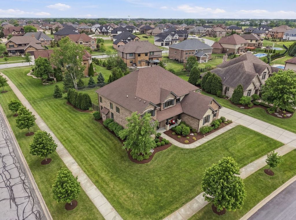 Image 72 of property listing at 8743 Stone Creek Boulevard, Frankfort, IL 60423
