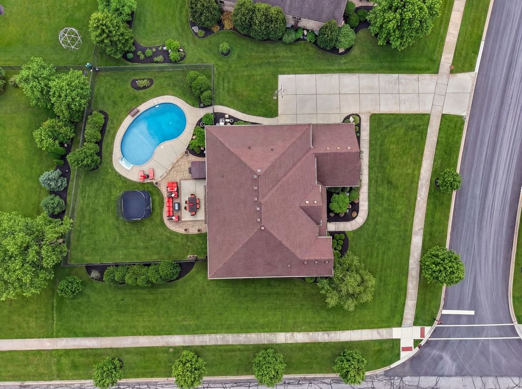 Image 73 of property listing at 8743 Stone Creek Boulevard, Frankfort, IL 60423