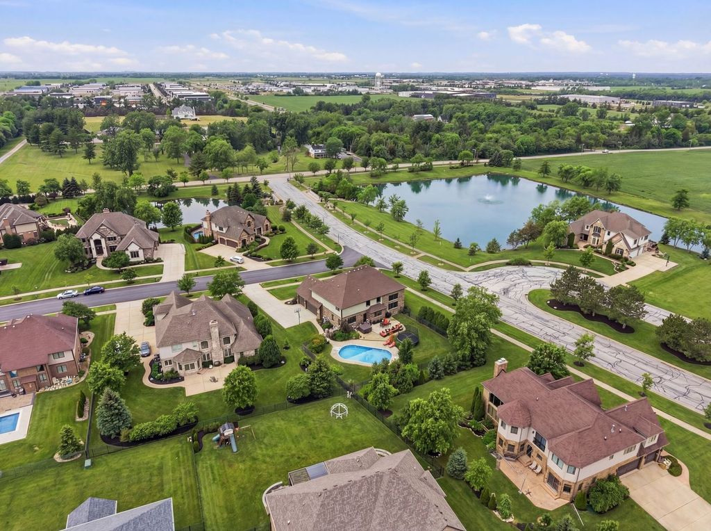 Image 77 of property listing at 8743 Stone Creek Boulevard, Frankfort, IL 60423