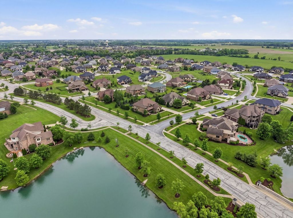 Image 79 of property listing at 8743 Stone Creek Boulevard, Frankfort, IL 60423