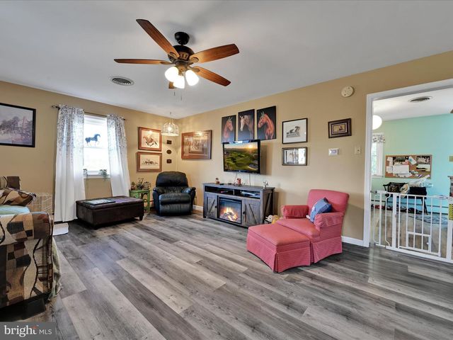 2190 GILBERTSVILLE RD, Pottstown, PA 19464