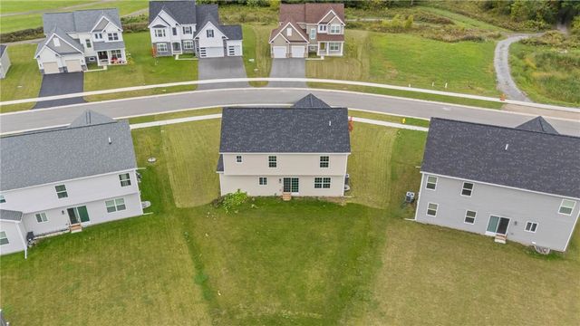 38 Kingsbarn Road, Henrietta, NY 14586