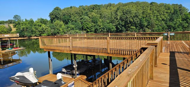 515 Cambridge CT F1, Hardy, VA 24101