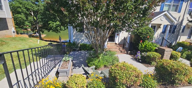 515 Cambridge CT F1, Hardy, VA 24101