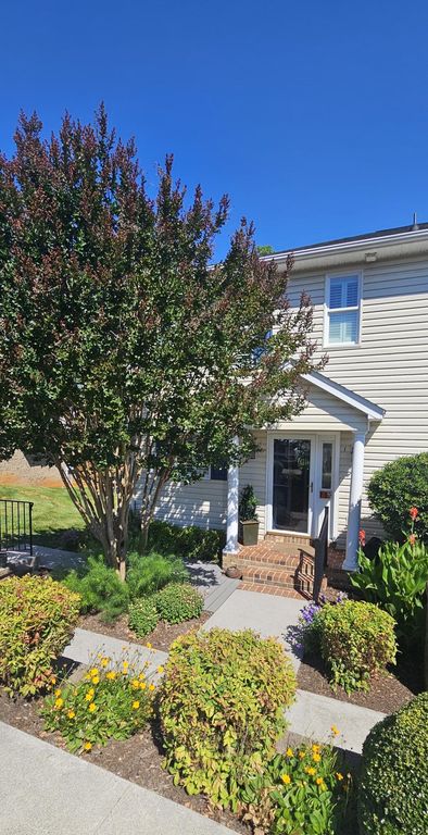 515 Cambridge CT F1, Hardy, VA 24101