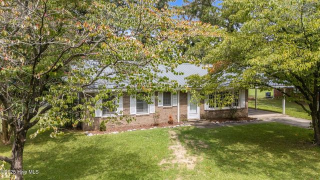 203 Caddie Court, Greenville, NC 27858