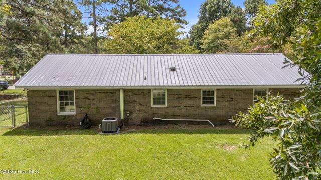 203 Caddie Court, Greenville, NC 27858