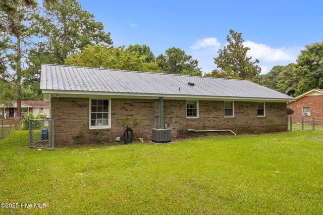 203 Caddie Court, Greenville, NC 27858