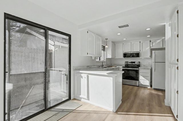 466 De Mar Dr, Sacramento, CA 95831