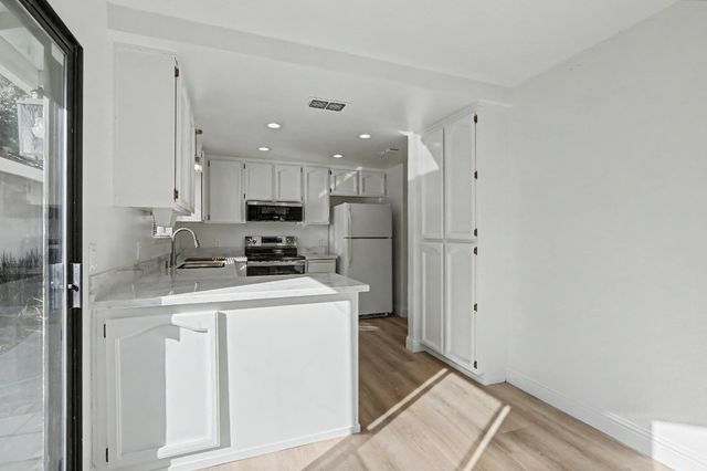 466 De Mar Dr, Sacramento, CA 95831