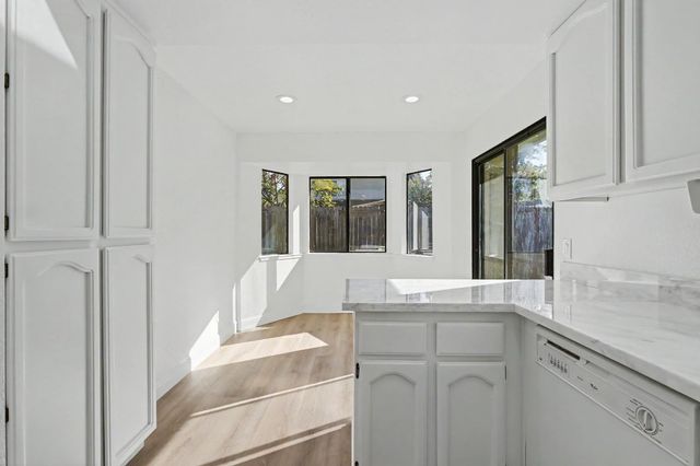 466 De Mar Dr, Sacramento, CA 95831
