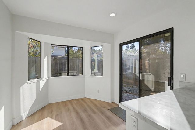 466 De Mar Dr, Sacramento, CA 95831