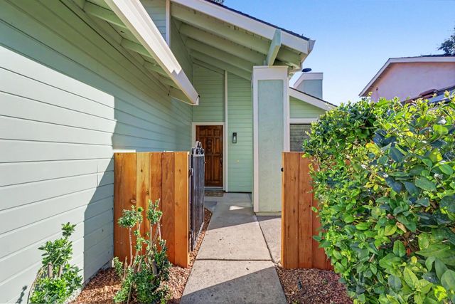 466 De Mar Dr, Sacramento, CA 95831