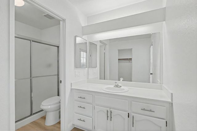 466 De Mar Dr, Sacramento, CA 95831