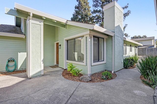 466 De Mar Dr, Sacramento, CA 95831