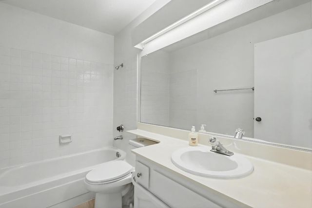 466 De Mar Dr, Sacramento, CA 95831