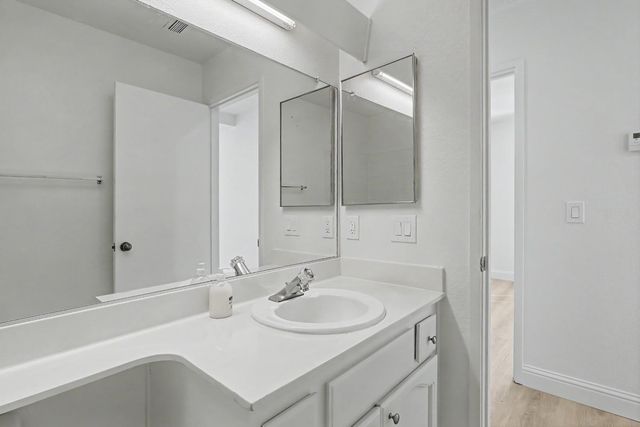 466 De Mar Dr, Sacramento, CA 95831