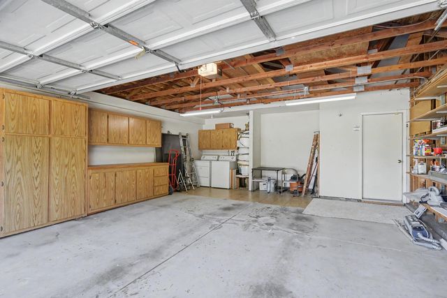 466 De Mar Dr, Sacramento, CA 95831