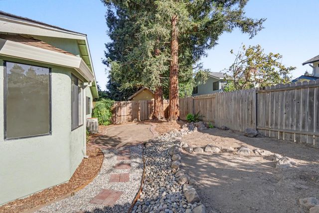 466 De Mar Dr, Sacramento, CA 95831