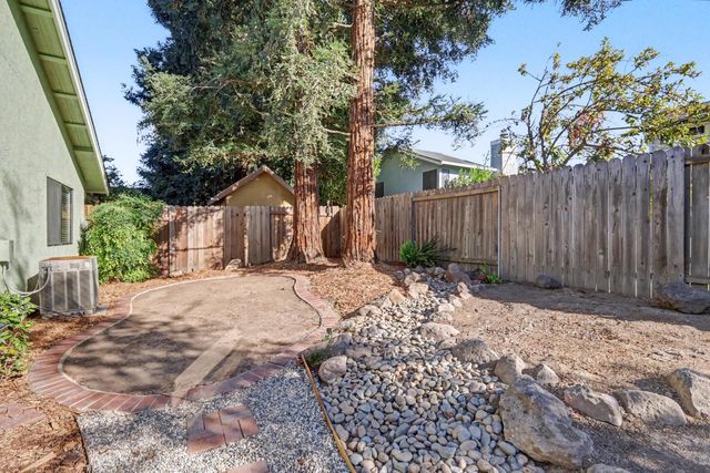 466 De Mar Dr, Sacramento, CA 95831