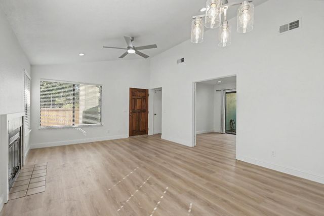 466 De Mar Dr, Sacramento, CA 95831
