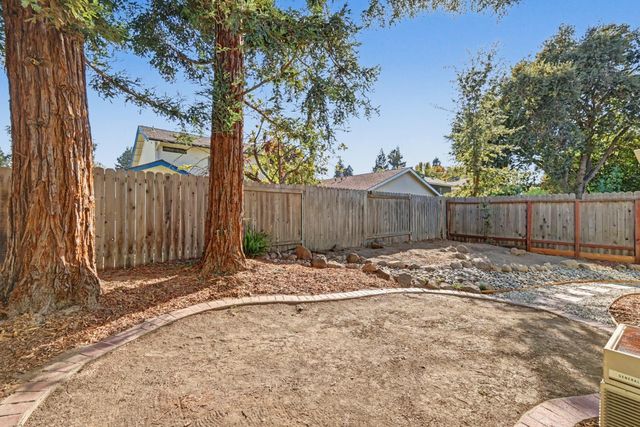 466 De Mar Dr, Sacramento, CA 95831